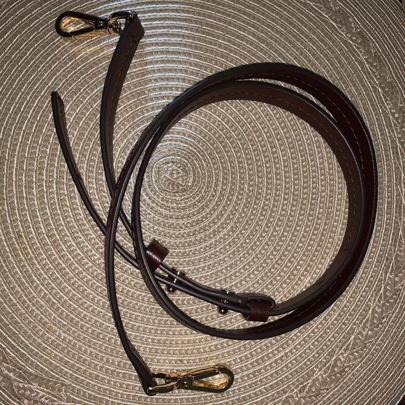 Michael Kors Small Belted Mercer - Picture 5 of 8